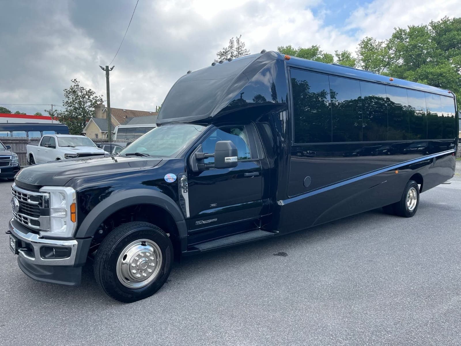 Mini Bus — Image 1